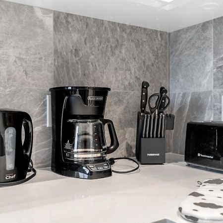 Modern Comfort At Ubc: 1Br Condo Near Campus Vancouver Exteriör bild
